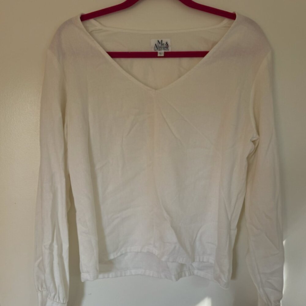 Me & Arrow White Linen V Neck Blouse Size Large